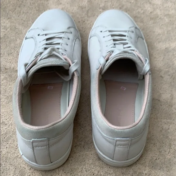 💚Lacoste Off White Leather Straightset Shoe Size 9